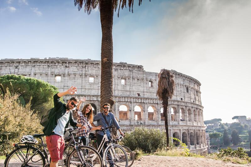 Séjour linguistique Italie, Rom, Amis devant le Colisée