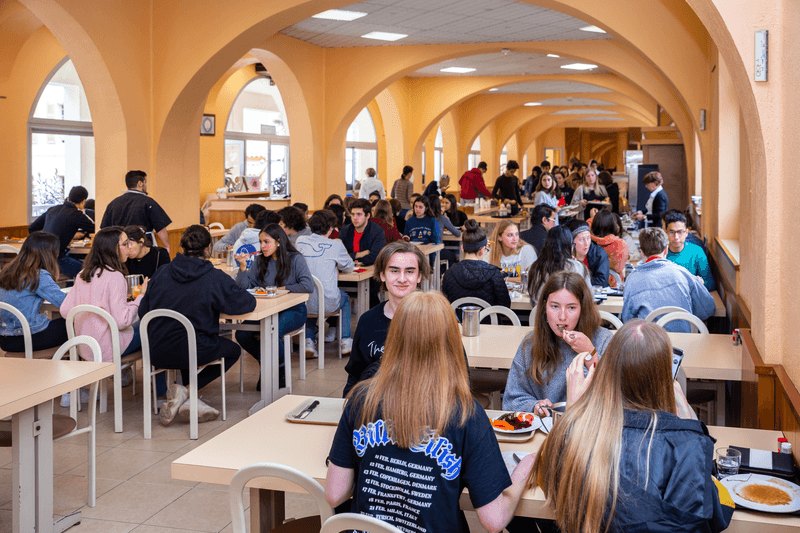 Séjours linguistiques France, Cannes - College Interational - lunch