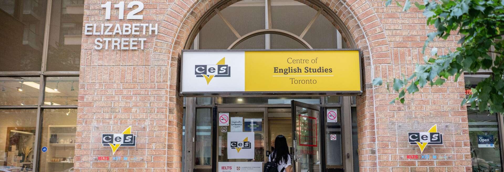 Sprachaufenthalt Kanada, Toronto - CES Toronto - Schule - Eingang