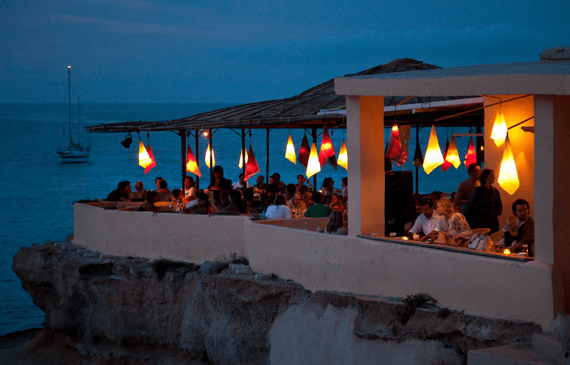 Sprachaufenthalt Spanien, Ibiza - Restaurant am Abend