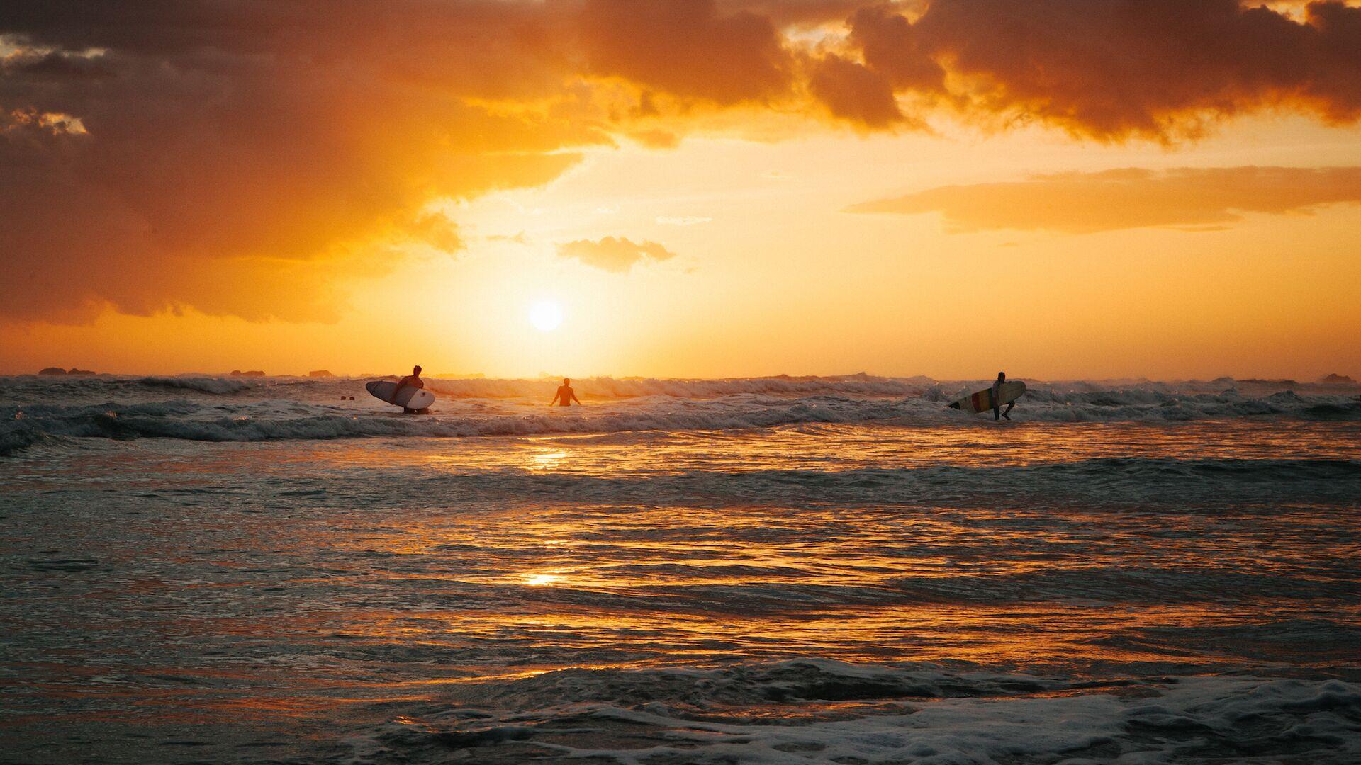 Sprachaufenthalt USA, Hawaii, Surfer Sonnenuntergang